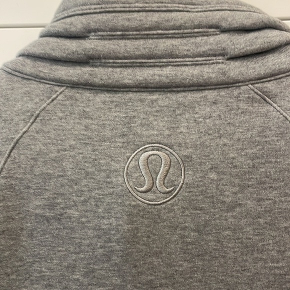 Lululemon Light as Warmth Jacket in Heathered Medium Grey/White—BEAUTIFUL! EUC-6 - Picture 11 of 11